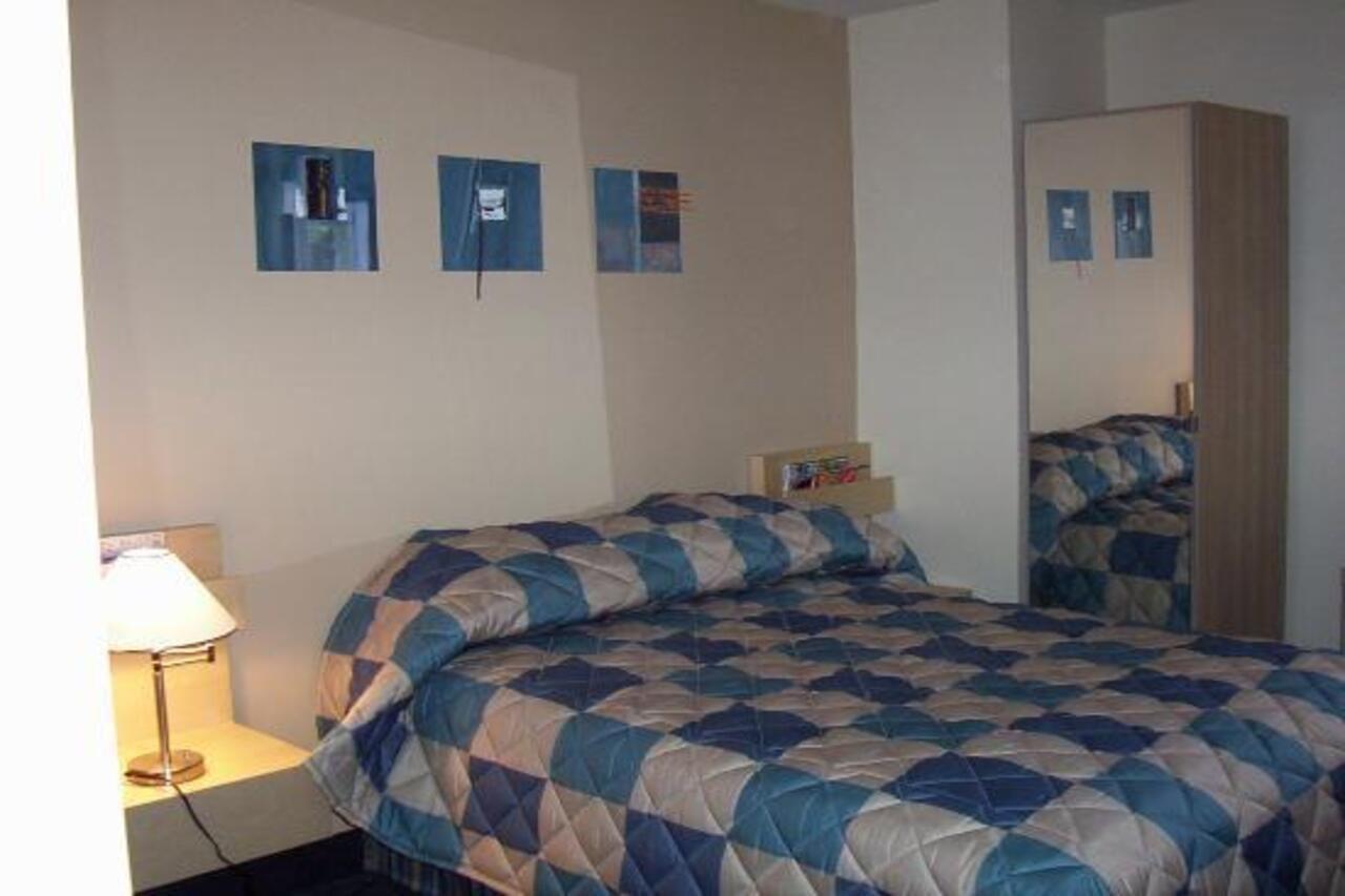 Le Saint-Malo Hotel Montreal Exterior photo