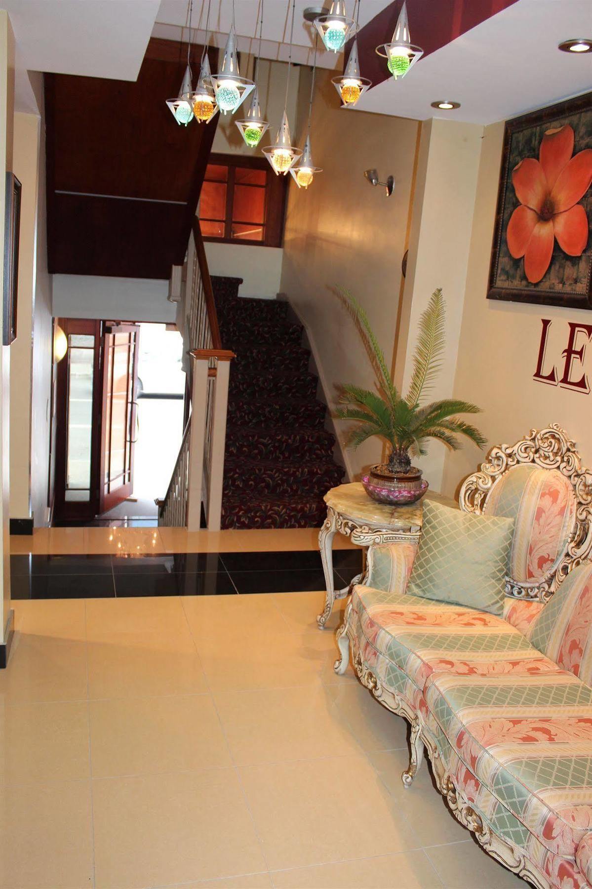 Le Saint-Malo Hotel Montreal Exterior photo
