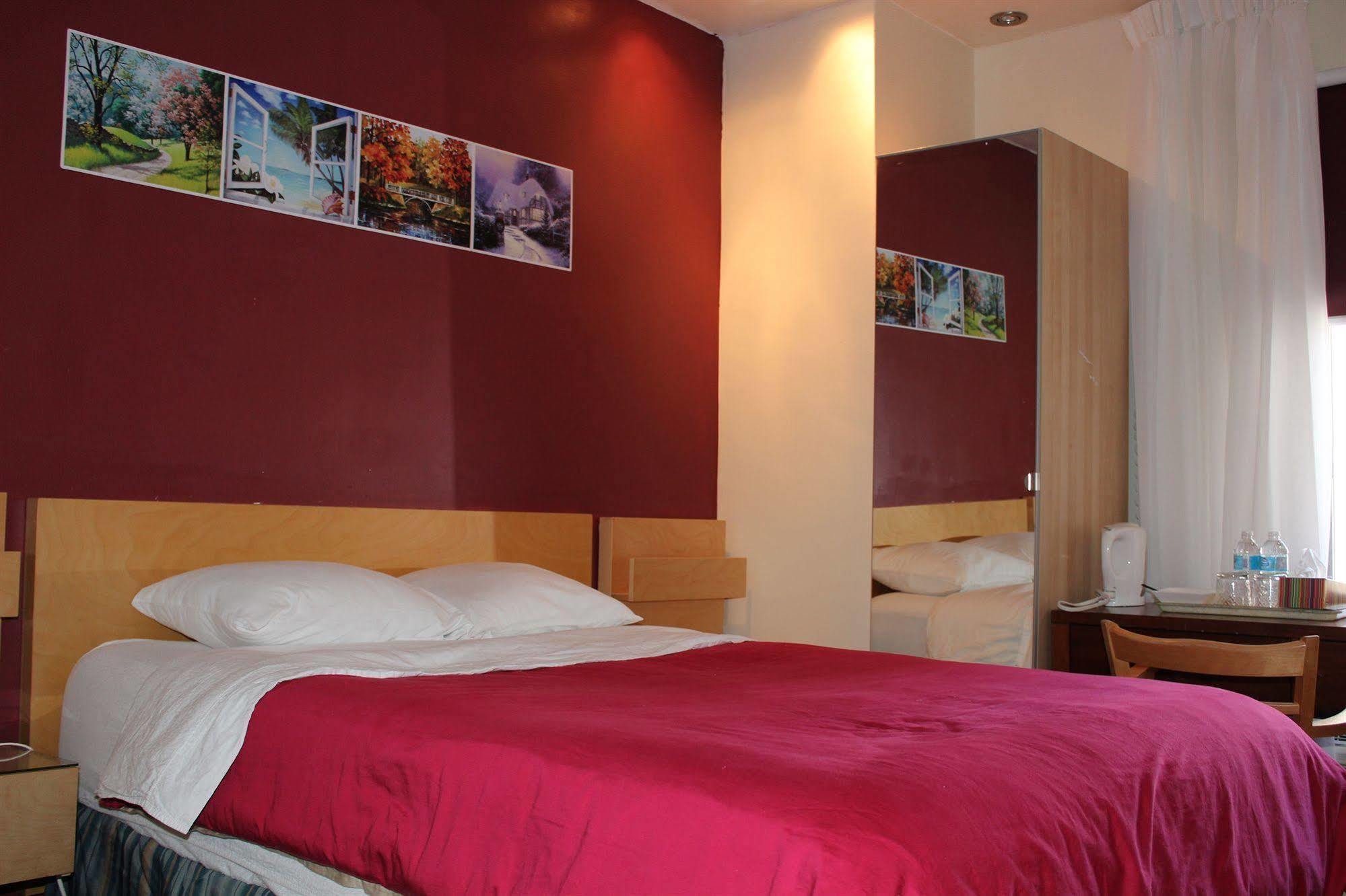 Le Saint-Malo Hotel Montreal Exterior photo