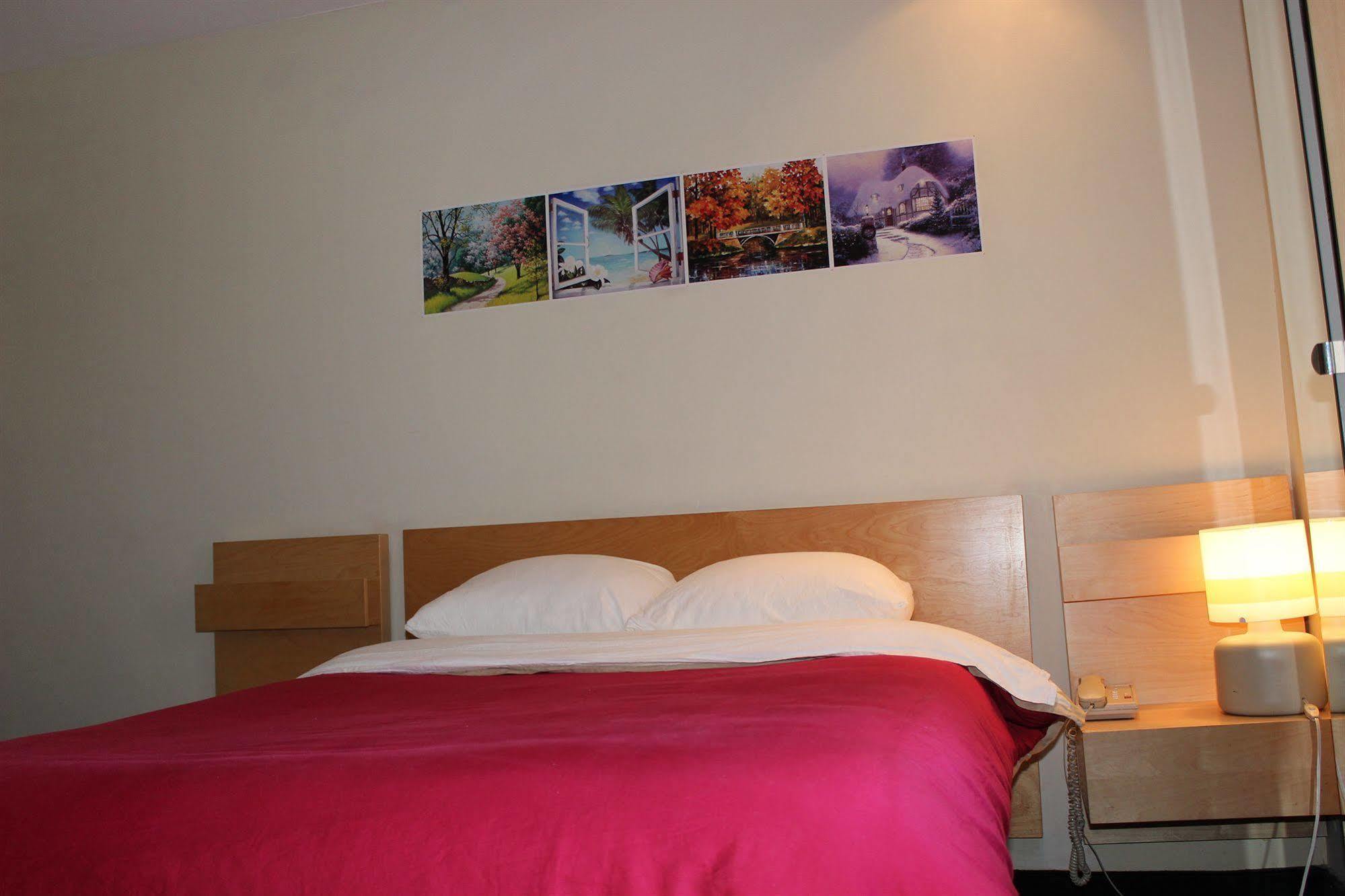 Le Saint-Malo Hotel Montreal Exterior photo
